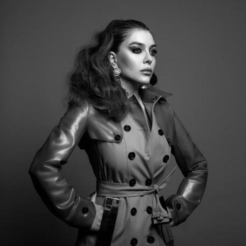 Schon MAgazine elenasatine-2